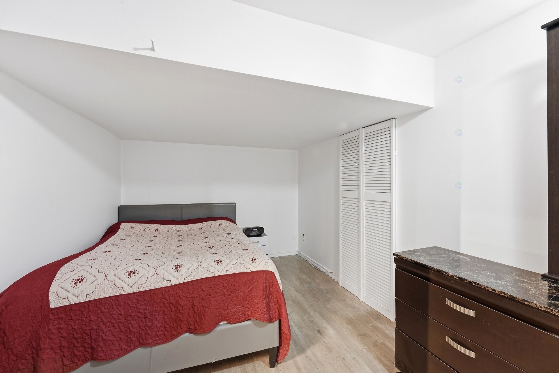 









960


Rue Basile-Routhier

,
Repentigny (Repentigny),




QC
J5Y3V2

