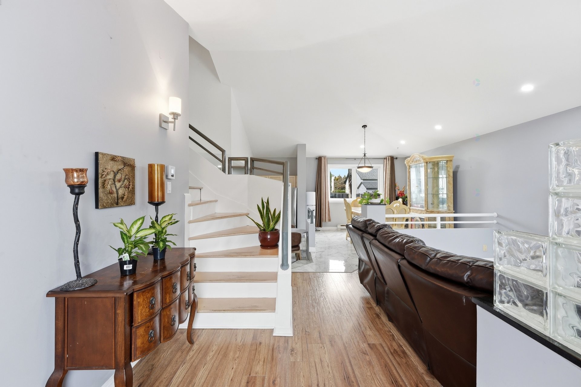 









960


Rue Basile-Routhier

,
Repentigny (Repentigny),




QC
J5Y3V2

