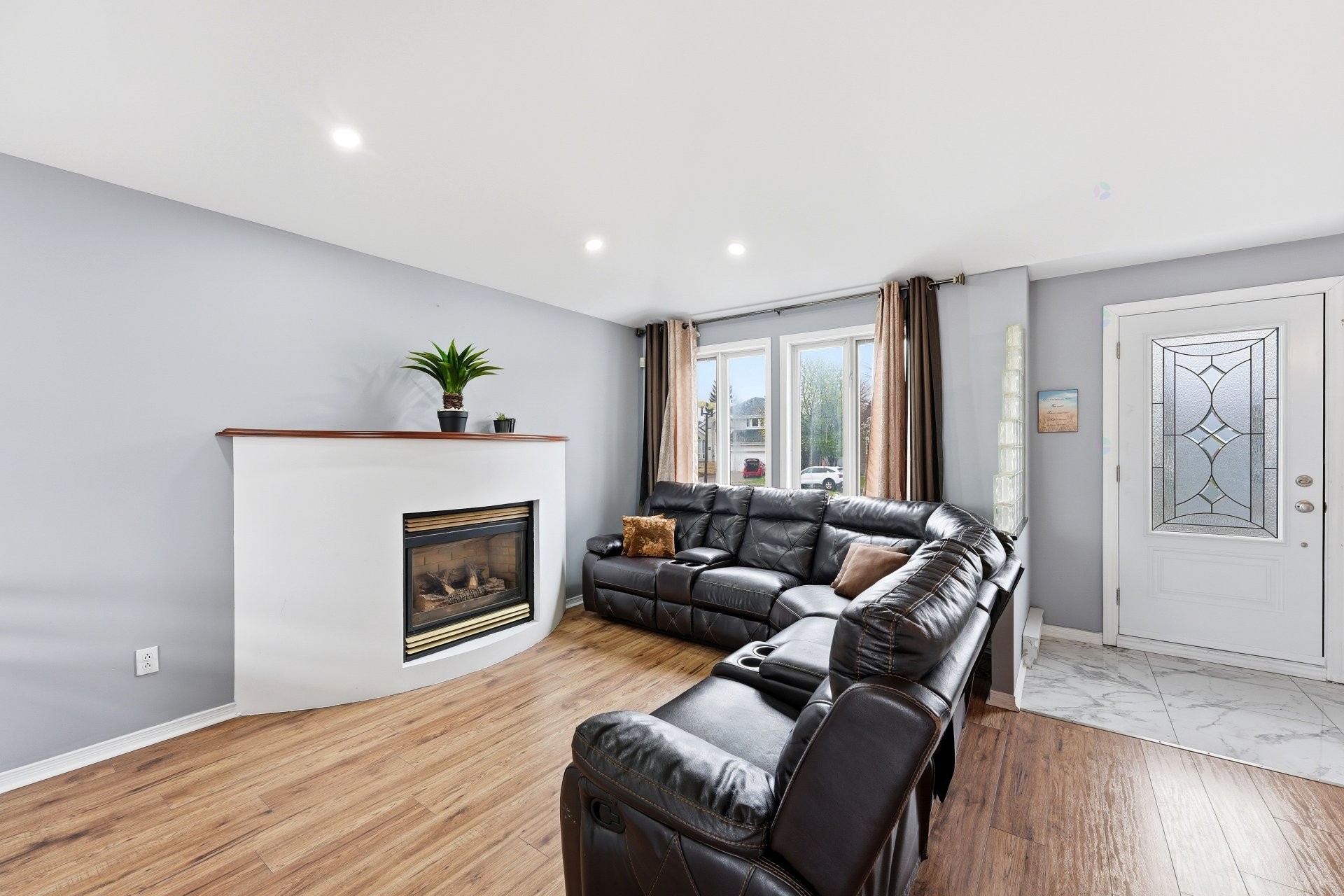 









960


Rue Basile-Routhier

,
Repentigny (Repentigny),




QC
J5Y3V2

