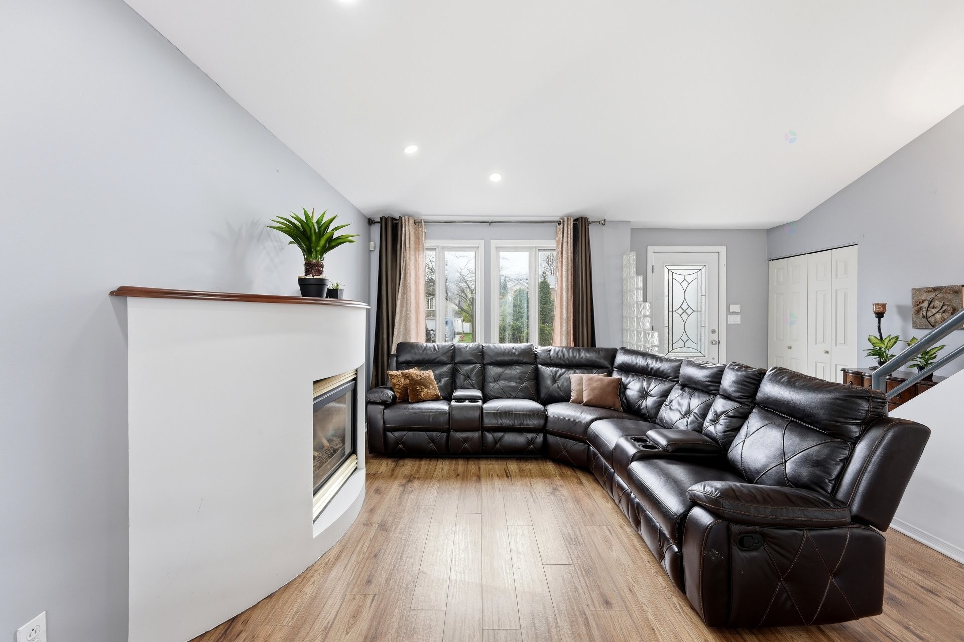 









960


Rue Basile-Routhier

,
Repentigny (Repentigny),




QC
J5Y3V2

