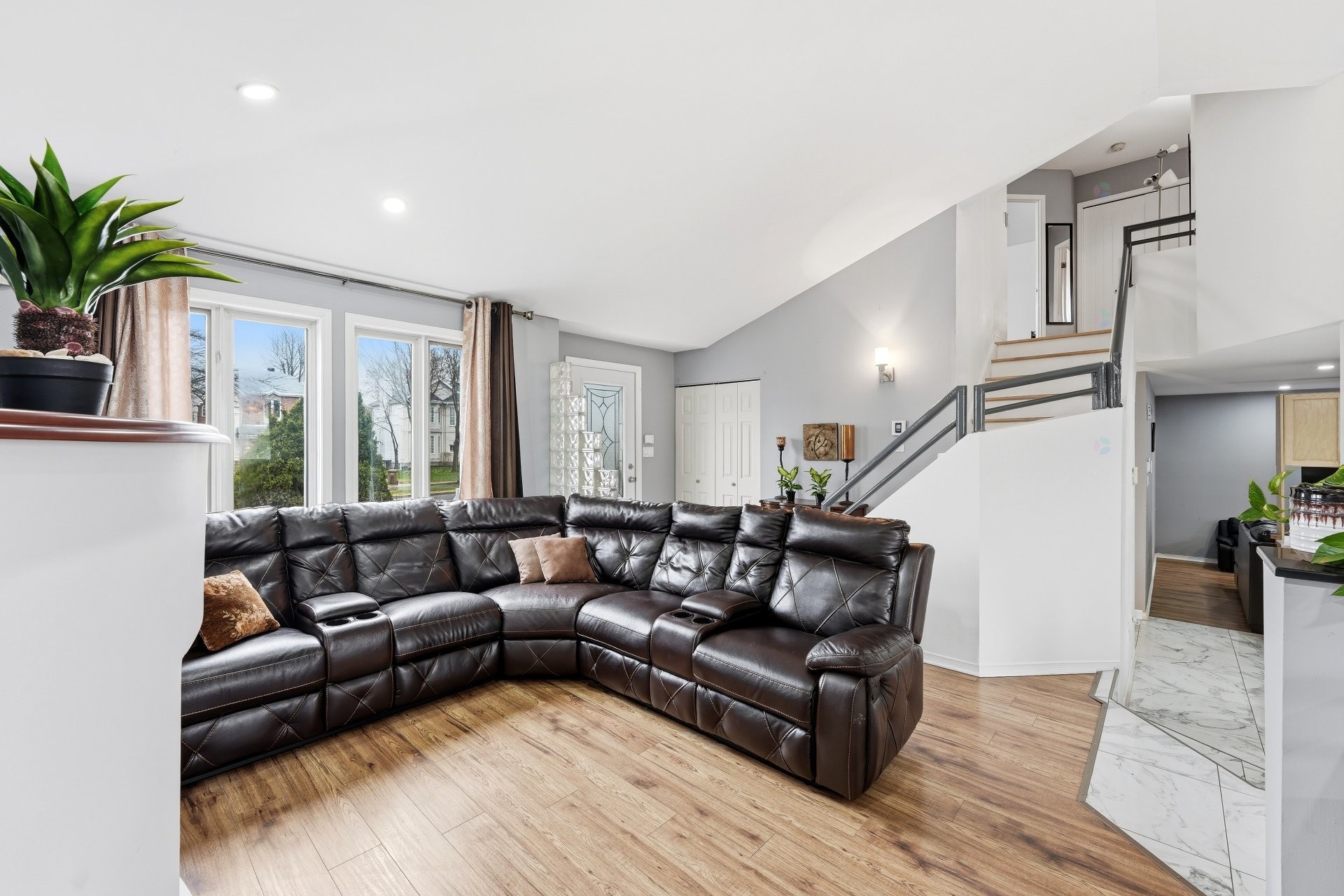 









960


Rue Basile-Routhier

,
Repentigny (Repentigny),




QC
J5Y3V2

