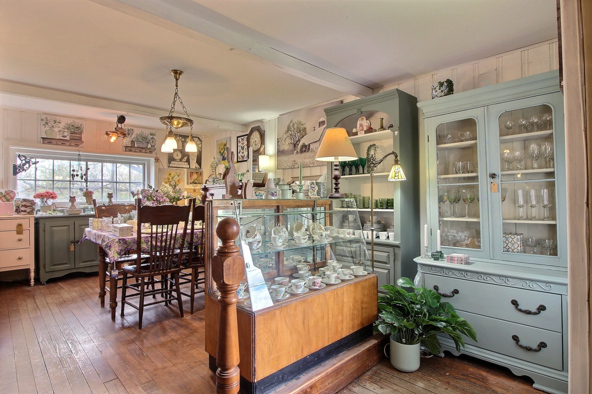 









588


Rue Notre-Dame

,
Montebello,




QC
J0V1L0

