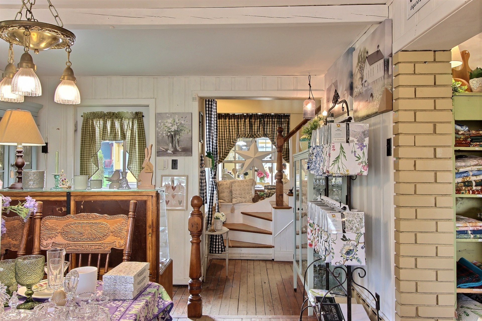 









588


Rue Notre-Dame

,
Montebello,




QC
J0V1L0

