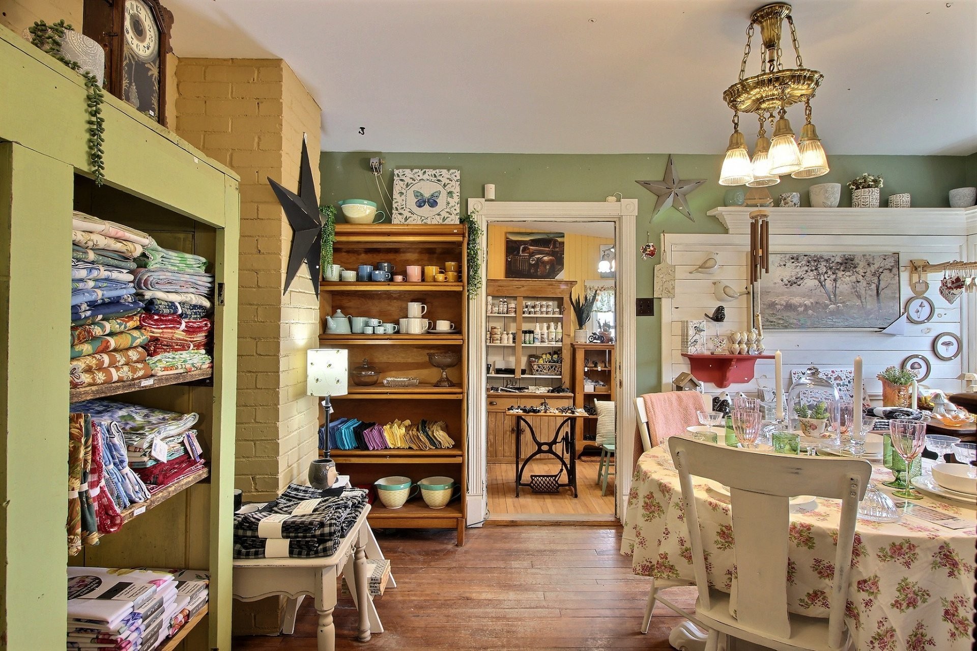 









588


Rue Notre-Dame

,
Montebello,




QC
J0V1L0

