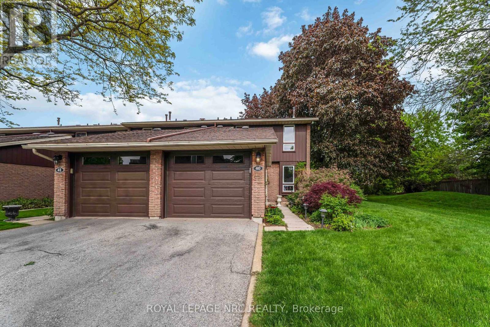 












40 - 122 LAKESHORE ROAD

,
St. Catharines (Lakeport),




Ontario
L2N6N6

