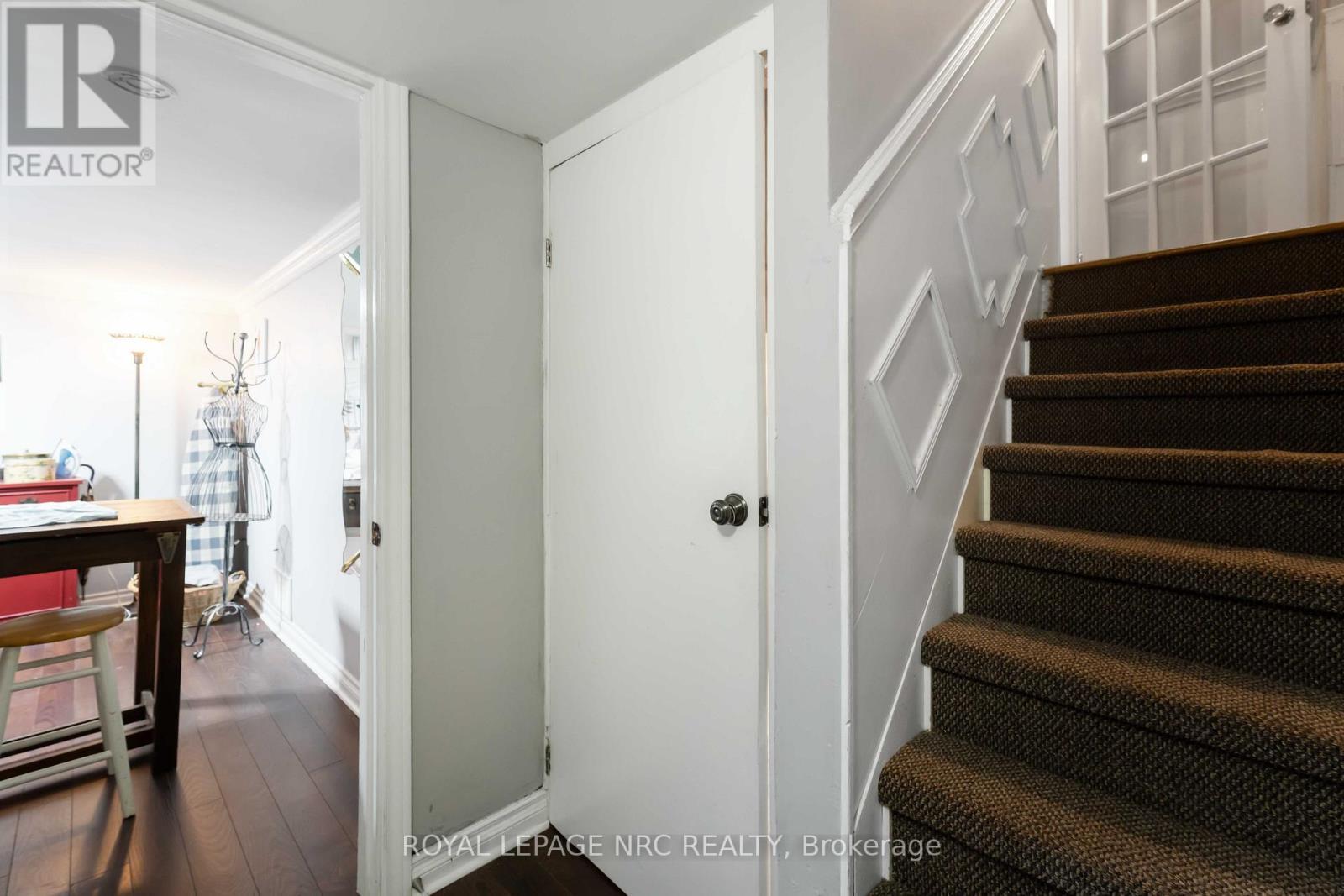 












40 - 122 LAKESHORE ROAD

,
St. Catharines (Lakeport),




Ontario
L2N6N6


