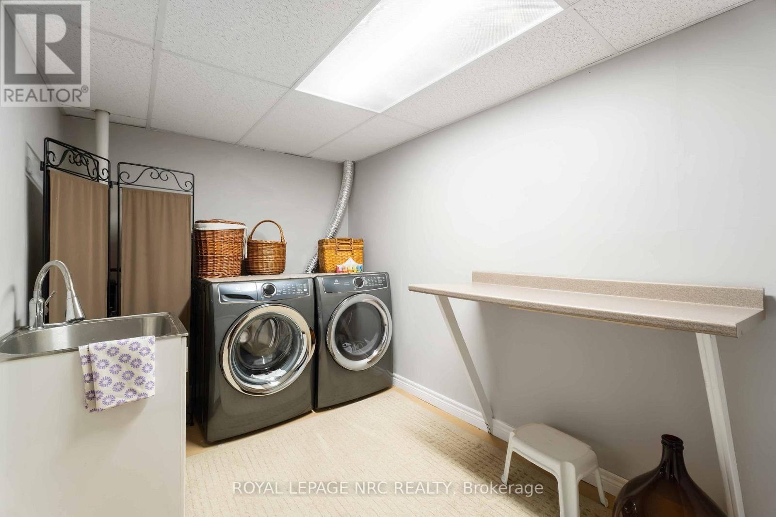 












40 - 122 LAKESHORE ROAD

,
St. Catharines (Lakeport),




Ontario
L2N6N6

