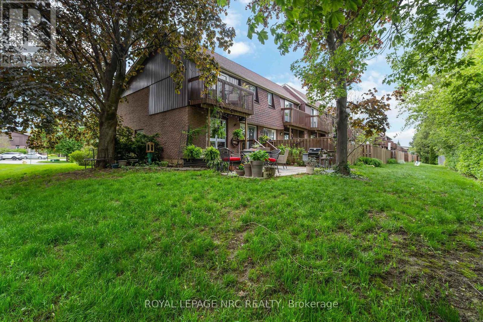 












40 - 122 LAKESHORE ROAD

,
St. Catharines (Lakeport),




Ontario
L2N6N6

