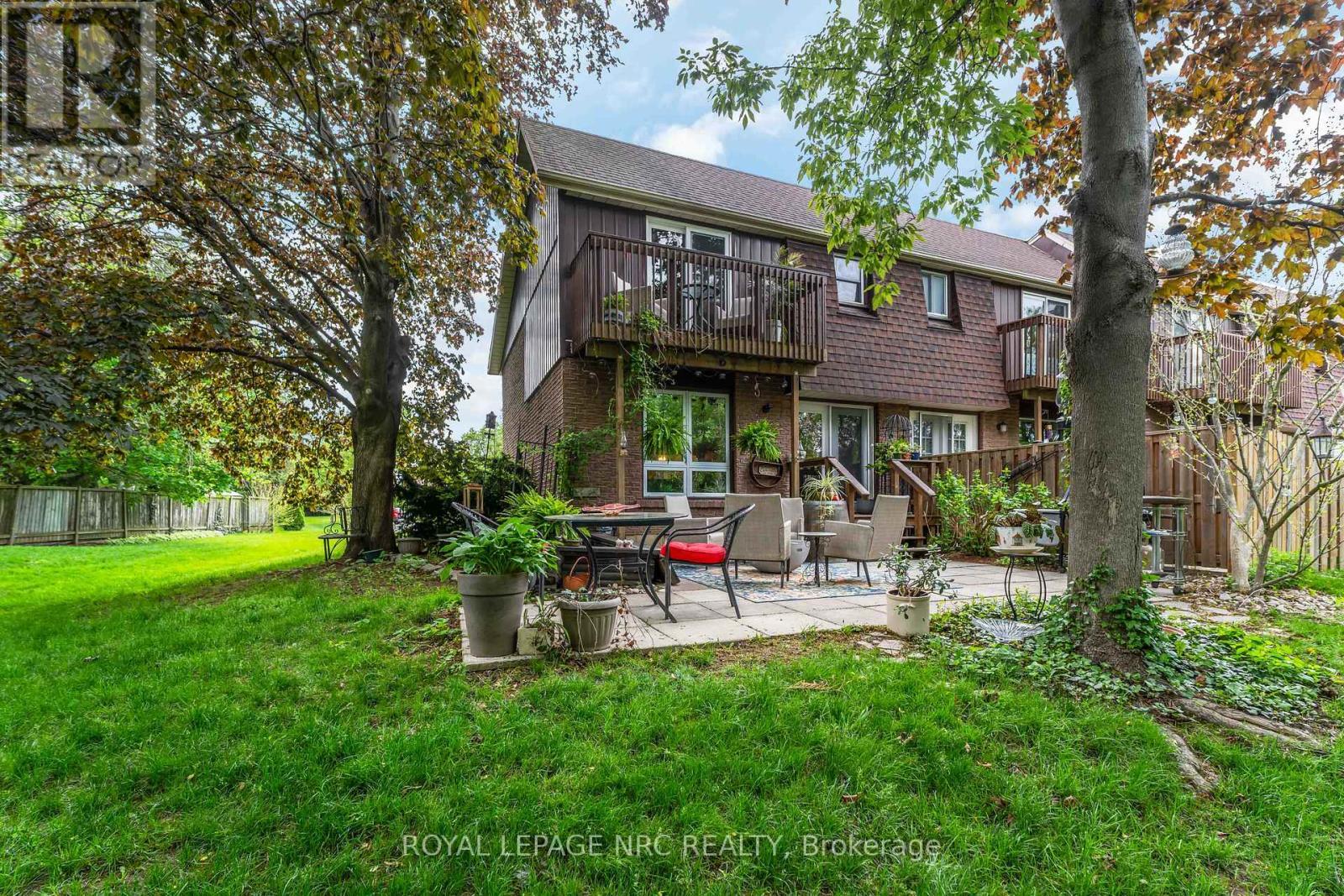 












40 - 122 LAKESHORE ROAD

,
St. Catharines (Lakeport),




Ontario
L2N6N6

