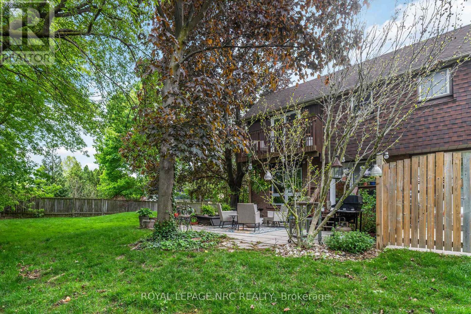












40 - 122 LAKESHORE ROAD

,
St. Catharines (Lakeport),




Ontario
L2N6N6

