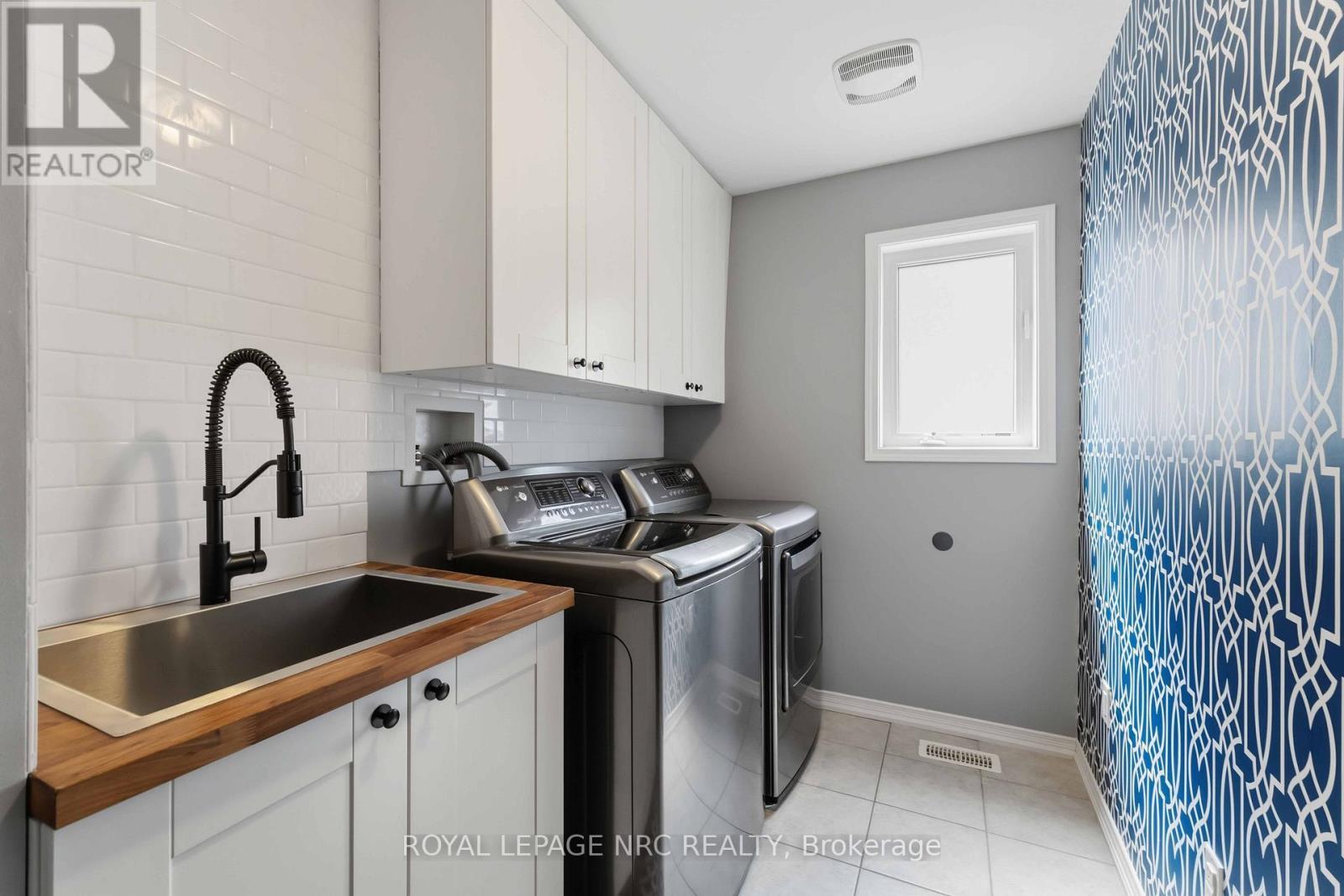 












8769 DOGWOOD CRESCENT

,
Niagara Falls (Brown),




Ontario
L2H2Y6

