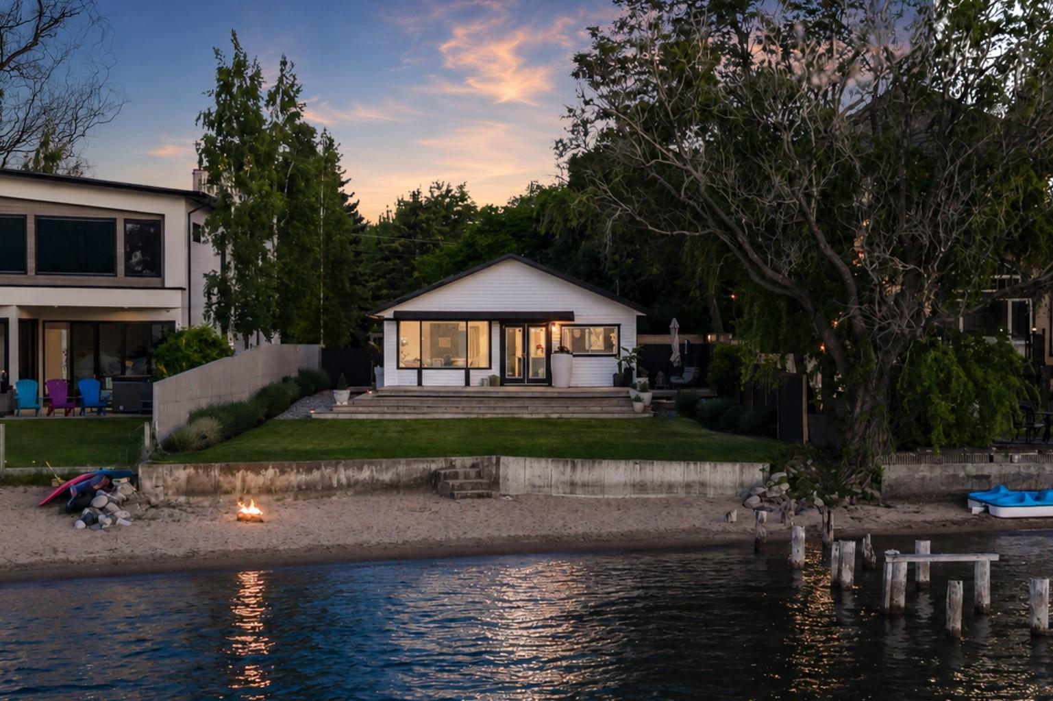 









832


Manhattan

Drive,
Kelowna,




BC
V1Y 1H5

