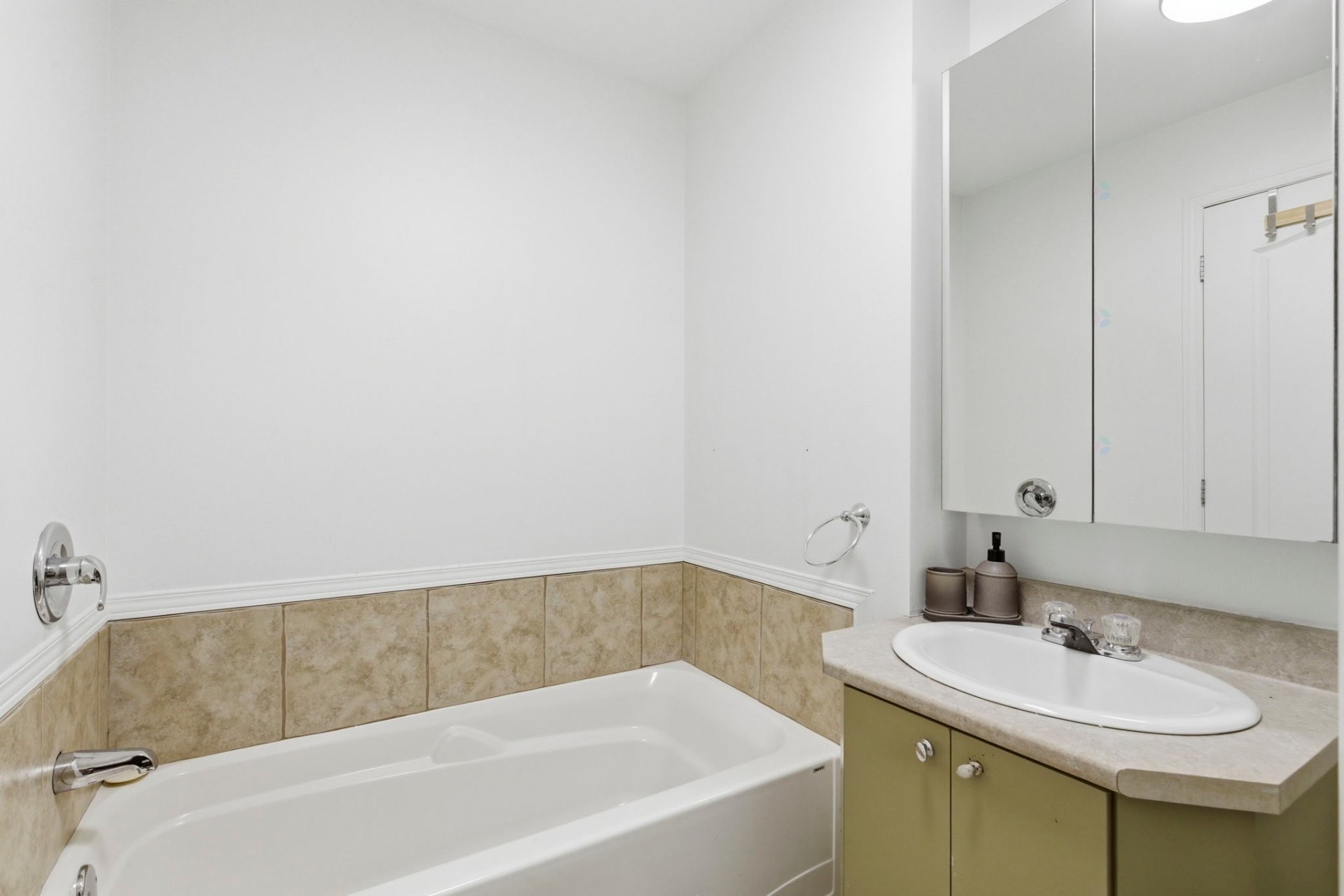 









1310


Rue Jarry E.

, 5,
Montréal (Villeray/Saint-Michel/Parc-Extension),




QC
H2E1A4


