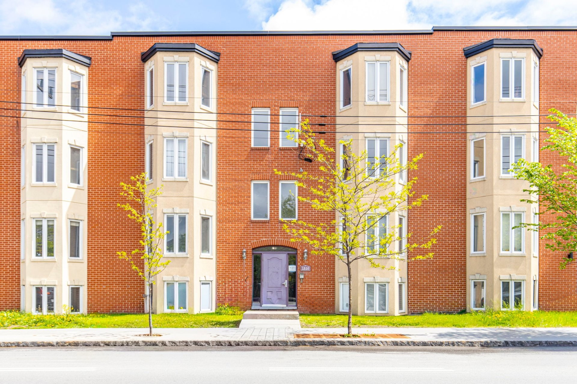 









1310


Rue Jarry E.

, 5,
Montréal (Villeray/Saint-Michel/Parc-Extension),




QC
H2E1A4

