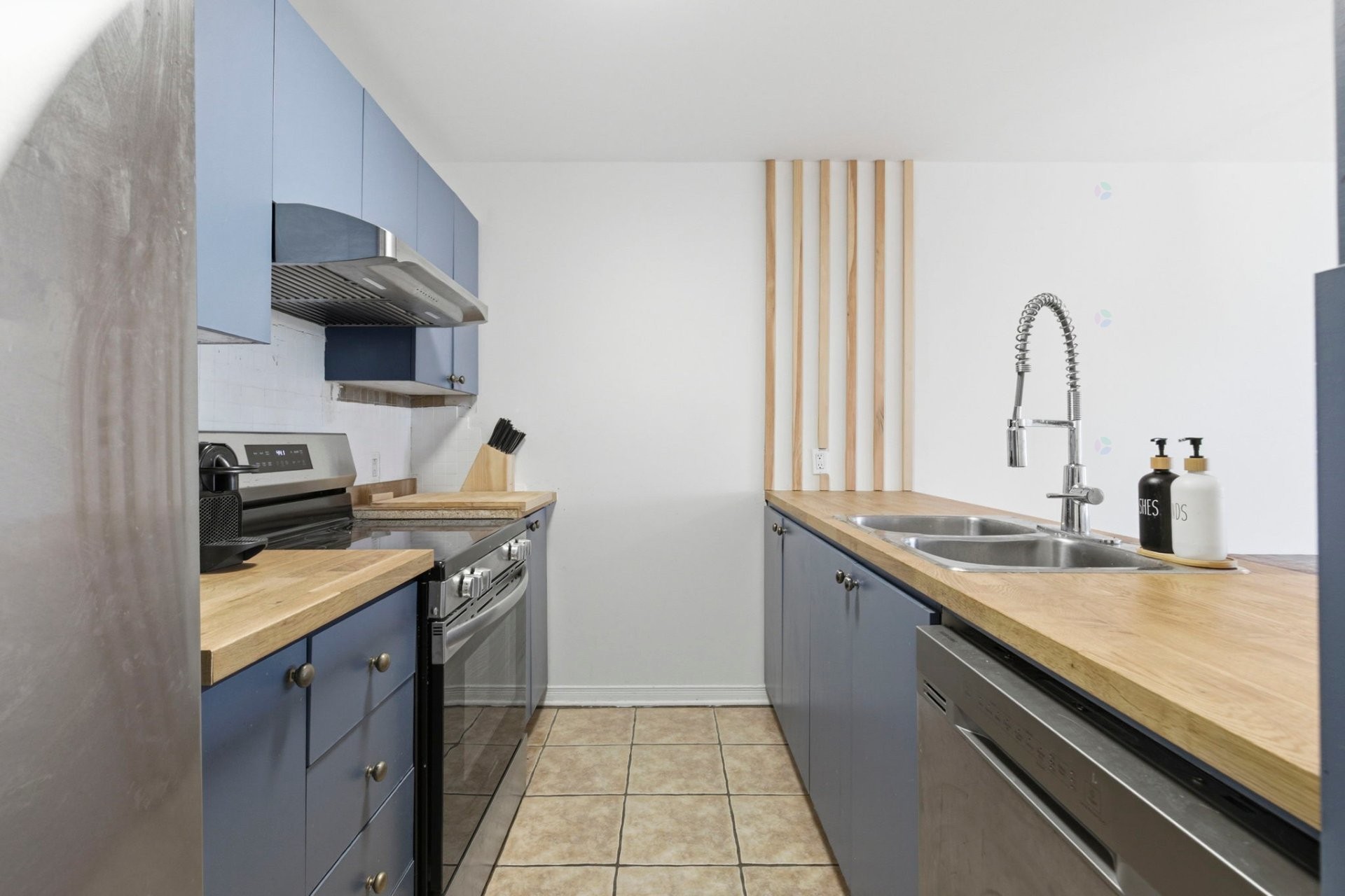 









1310


Rue Jarry E.

, 5,
Montréal (Villeray/Saint-Michel/Parc-Extension),




QC
H2E1A4

