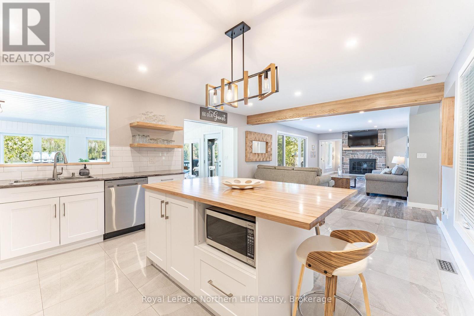 












131 WEST PENINSULA ROAD

,
North Bay (Birchaven),




Ontario
P1B8G4

