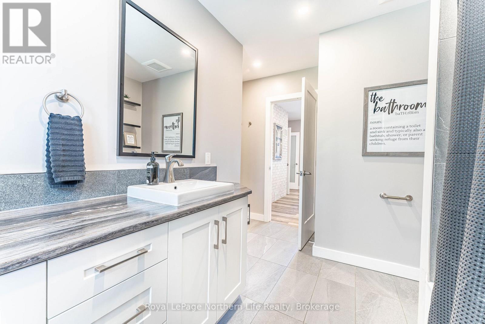 












131 WEST PENINSULA ROAD

,
North Bay (Birchaven),




Ontario
P1B8G4

