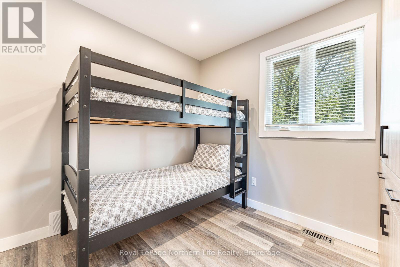 












131 WEST PENINSULA ROAD

,
North Bay (Birchaven),




Ontario
P1B8G4

