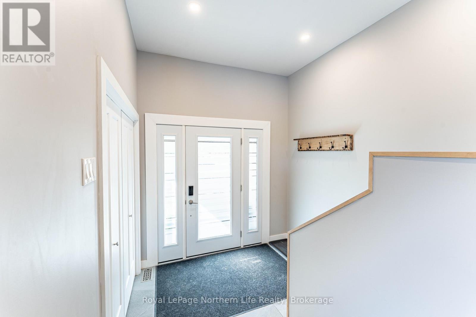 












131 WEST PENINSULA ROAD

,
North Bay (Birchaven),




Ontario
P1B8G4

