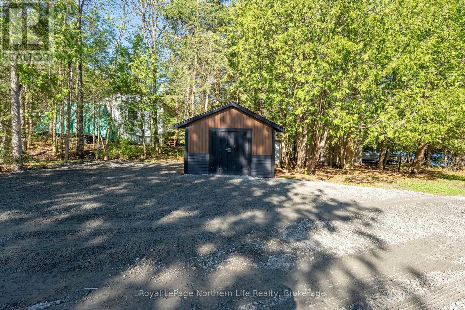 












131 WEST PENINSULA ROAD

,
North Bay (Birchaven),




Ontario
P1B8G4

