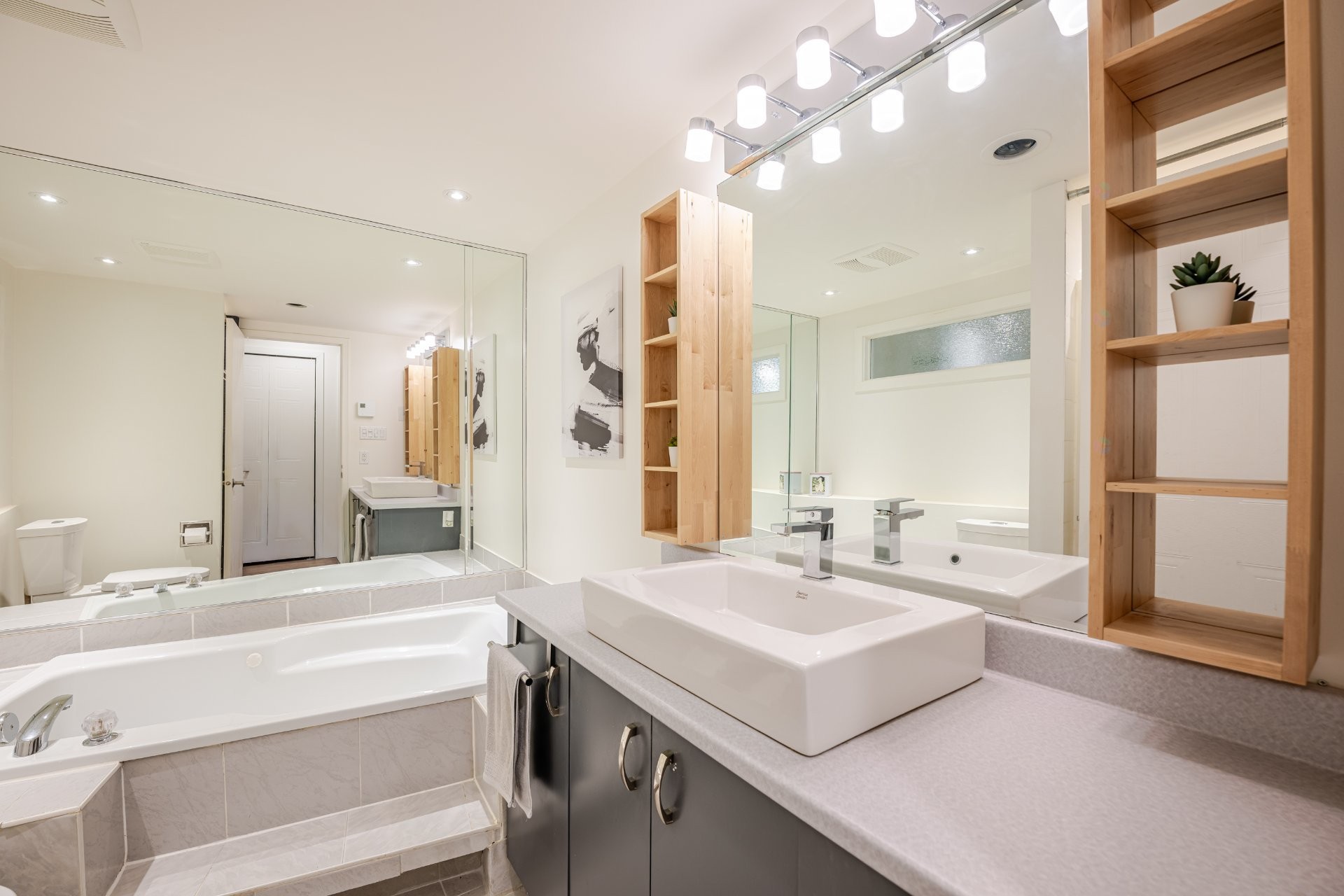 









6027


Rue Gabrielle-Roy

, 5,
Longueuil (Saint-Hubert),




QC
J3Y8Z9


