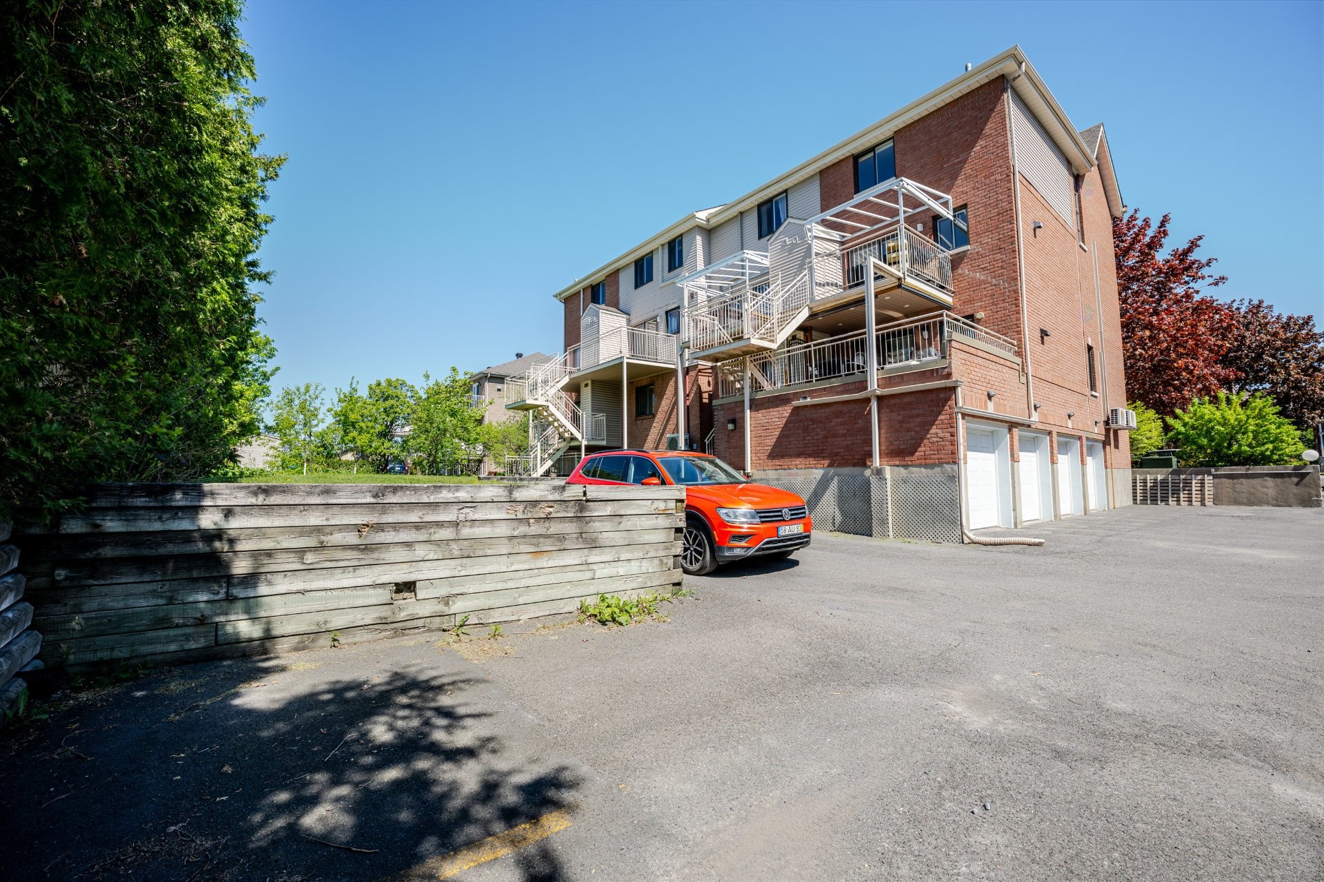 









6027


Rue Gabrielle-Roy

, 5,
Longueuil (Saint-Hubert),




QC
J3Y8Z9

