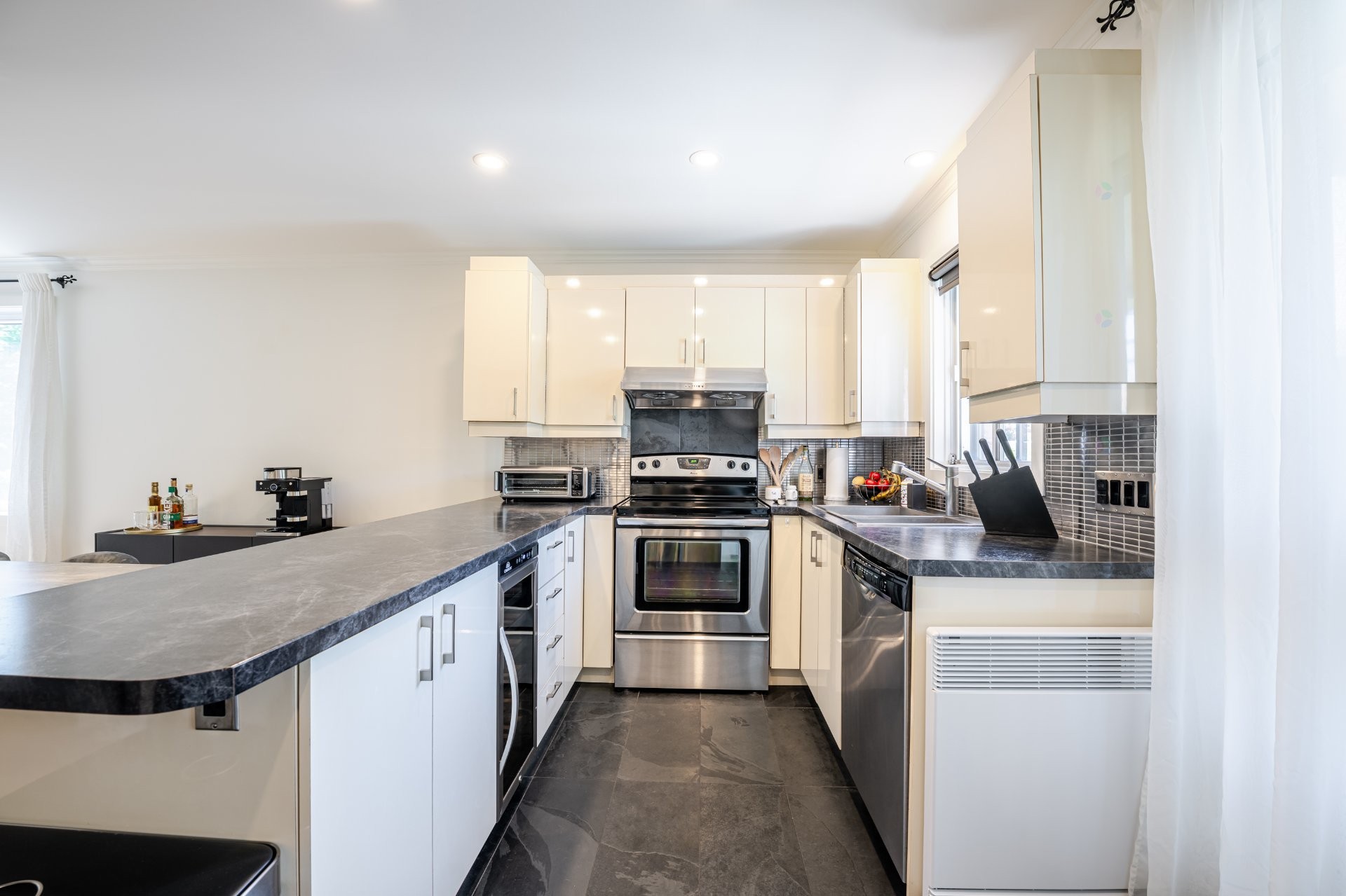 









6027


Rue Gabrielle-Roy

, 5,
Longueuil (Saint-Hubert),




QC
J3Y8Z9

