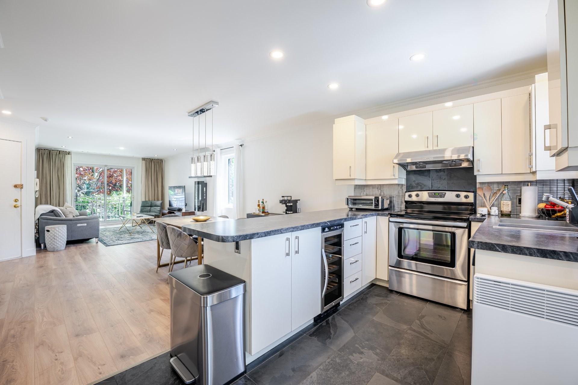 









6027


Rue Gabrielle-Roy

, 5,
Longueuil (Saint-Hubert),




QC
J3Y8Z9


