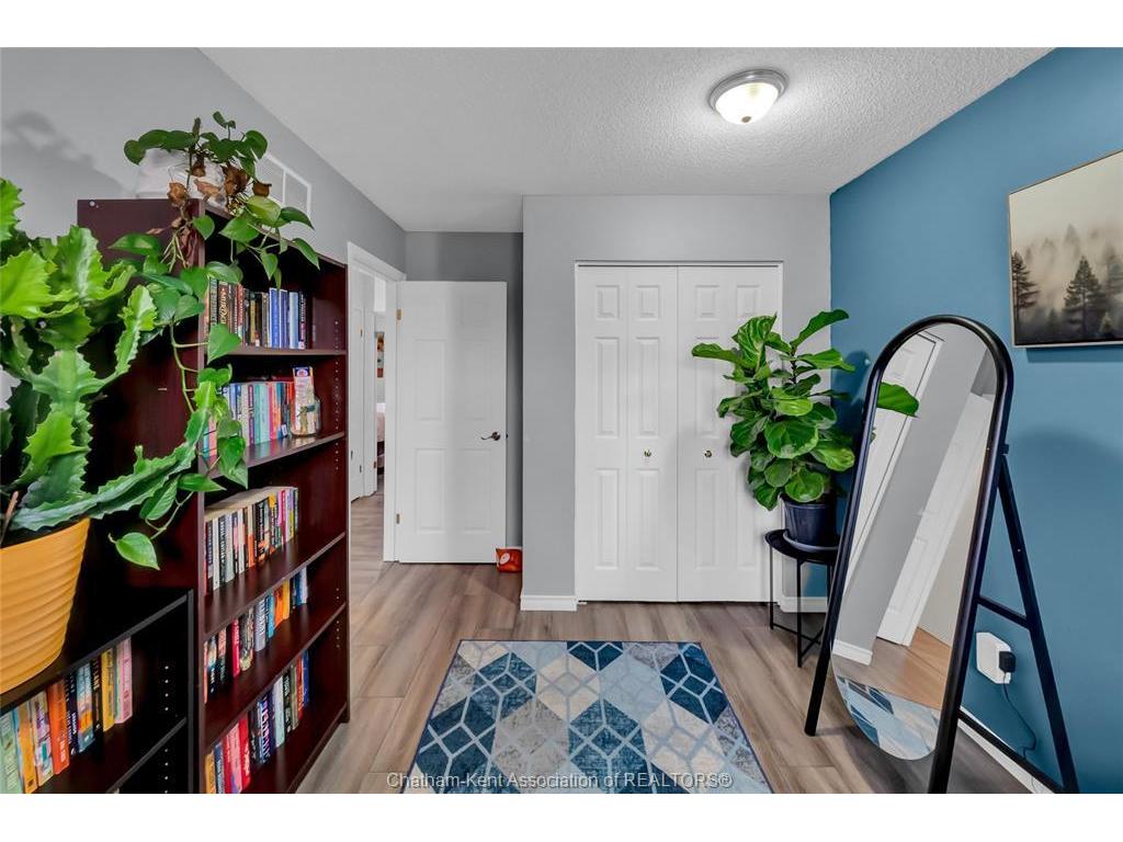 









20


Phair

Crescent,
London,




ON
N5Z 5B5

