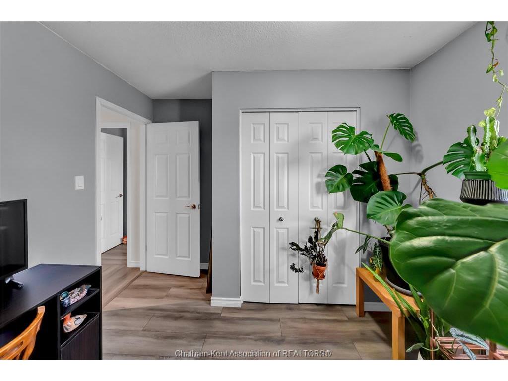 









20


Phair

Crescent,
London,




ON
N5Z 5B5

