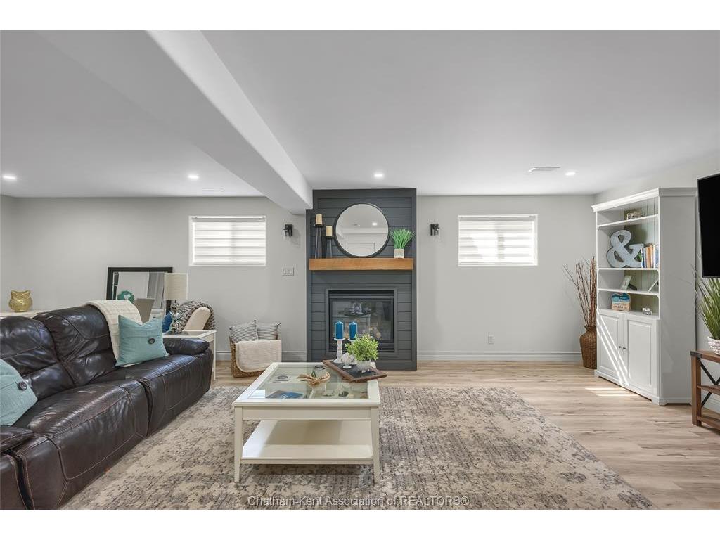 









132


Sherwood

Court,
Chatham,




ON
N7M 6L2

