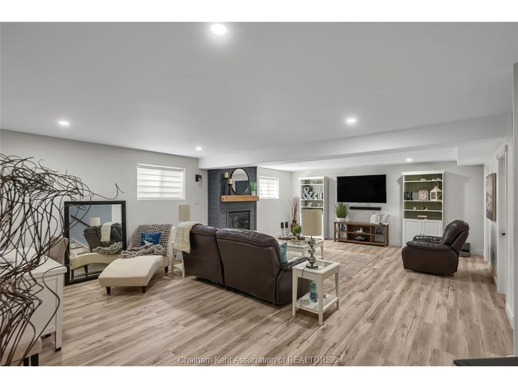 









132


Sherwood

Court,
Chatham,




ON
N7M 6L2

