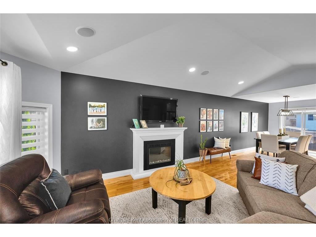 









132


Sherwood

Court,
Chatham,




ON
N7M 6L2

