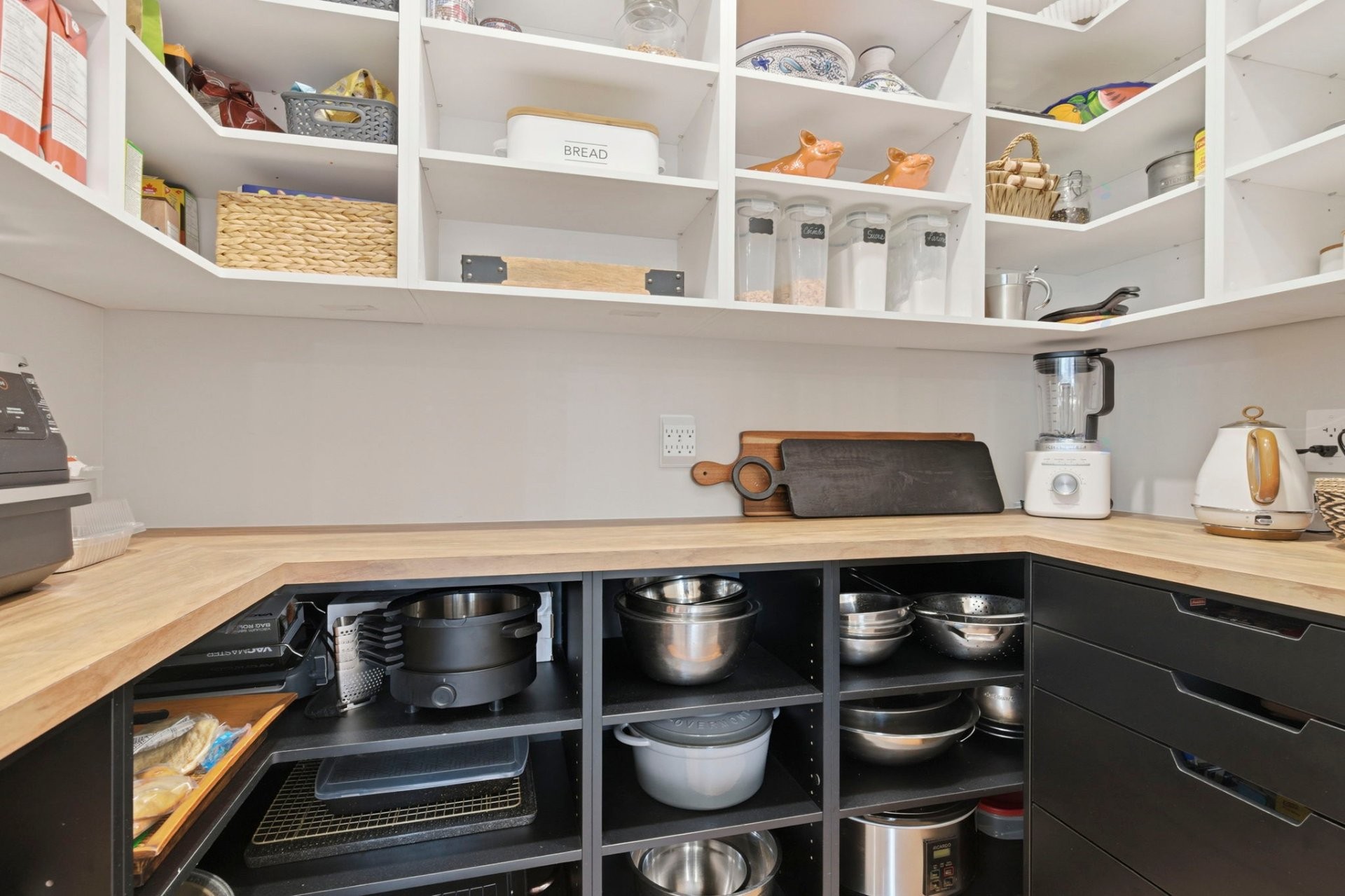 









50


Rue des Érables

,
Mont-Saint-Hilaire,




QC
J3H3E1

