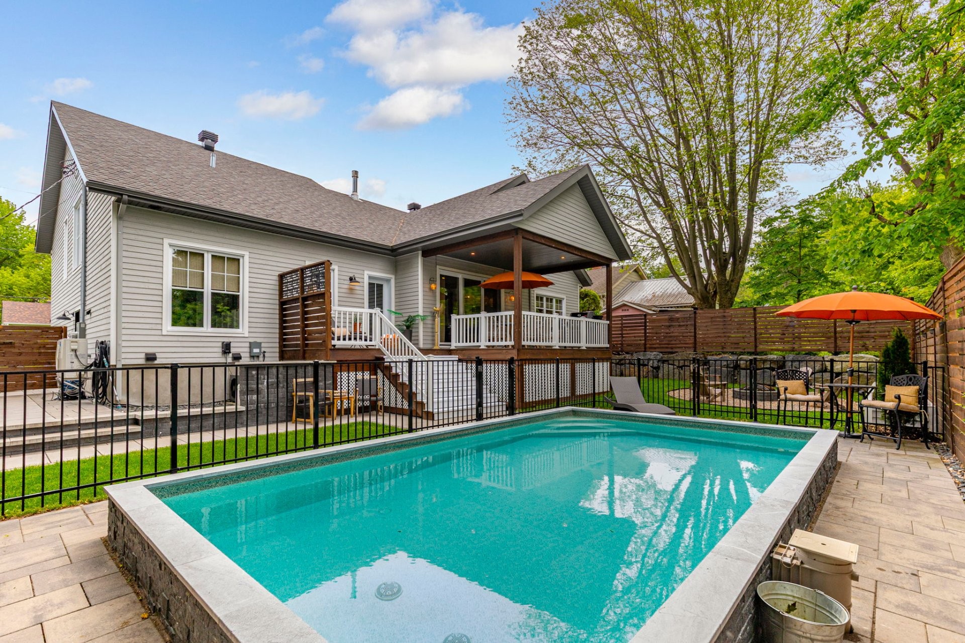 









50


Rue des Érables

,
Mont-Saint-Hilaire,




QC
J3H3E1


