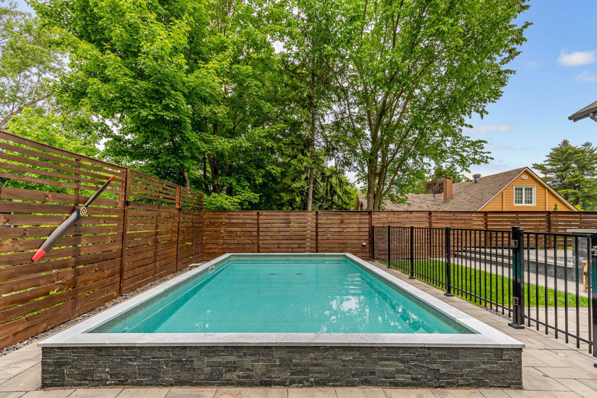 









50


Rue des Érables

,
Mont-Saint-Hilaire,




QC
J3H3E1

