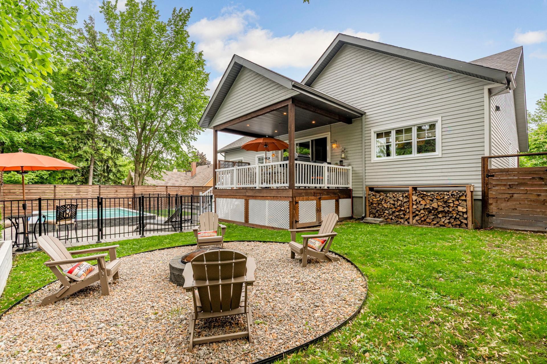 









50


Rue des Érables

,
Mont-Saint-Hilaire,




QC
J3H3E1

