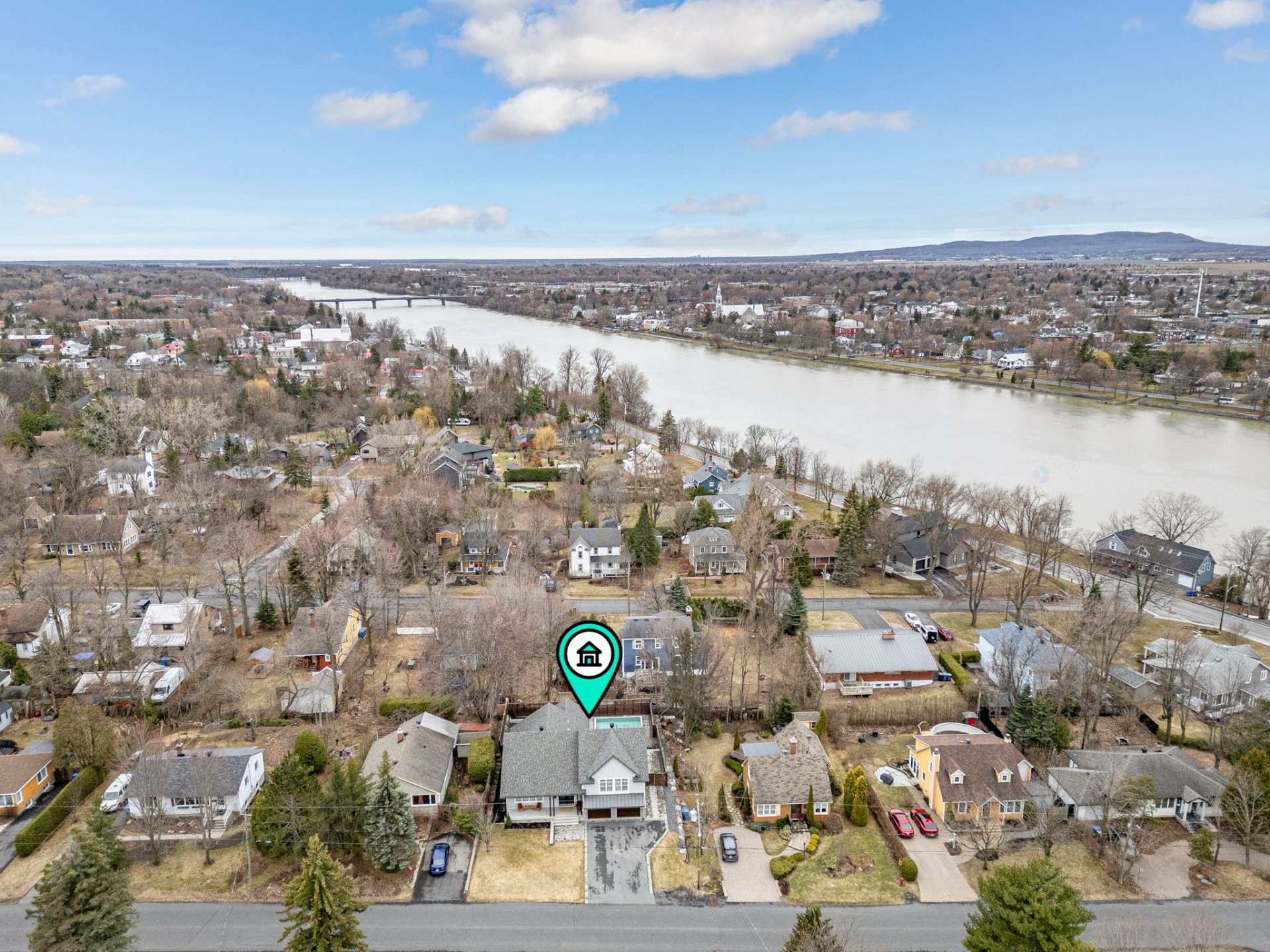









50


Rue des Érables

,
Mont-Saint-Hilaire,




QC
J3H3E1

