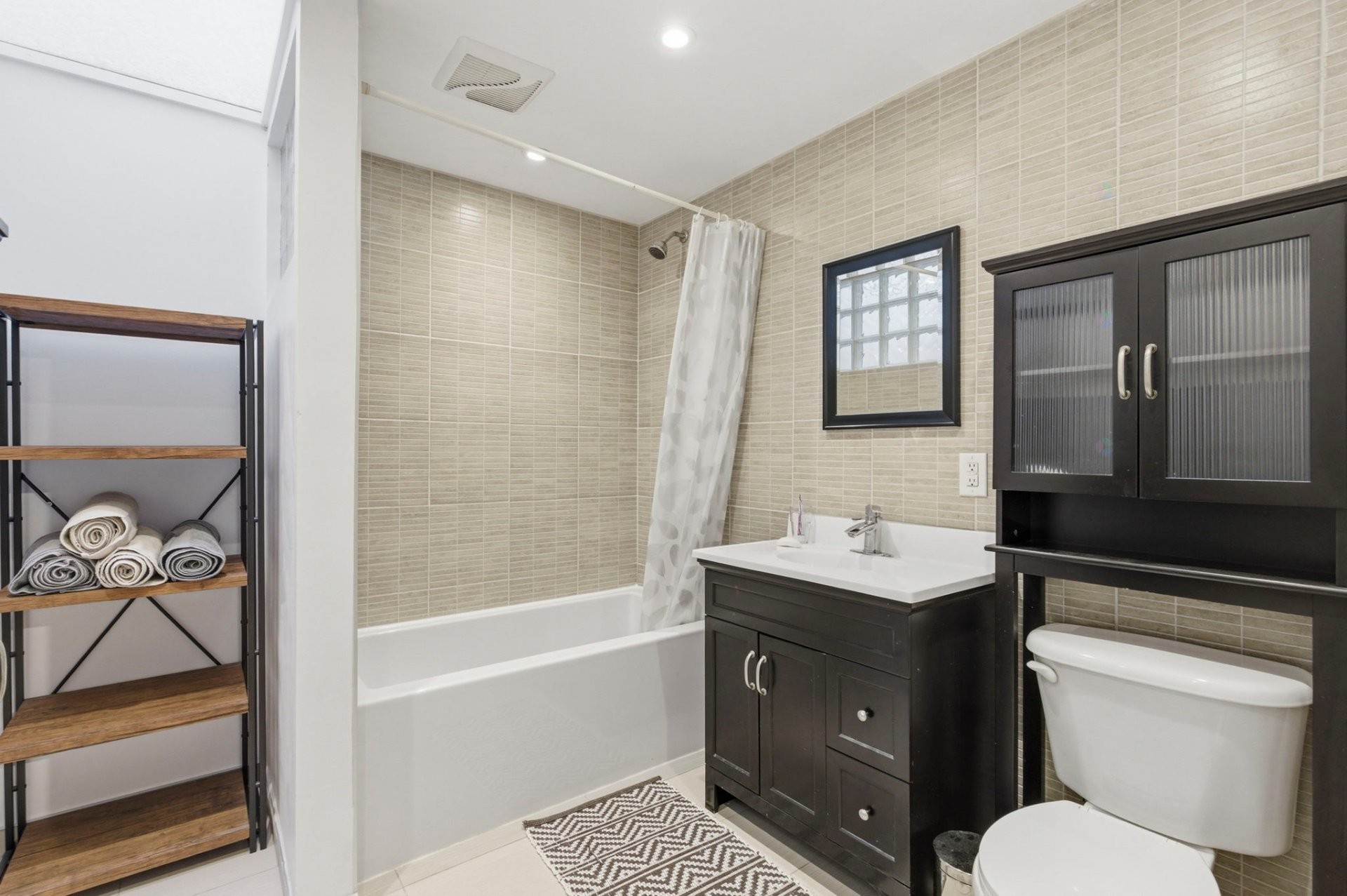 









6675


Av. De Montmagny

,
Montréal (Le Sud-Ouest),




QC
H4E2V7

