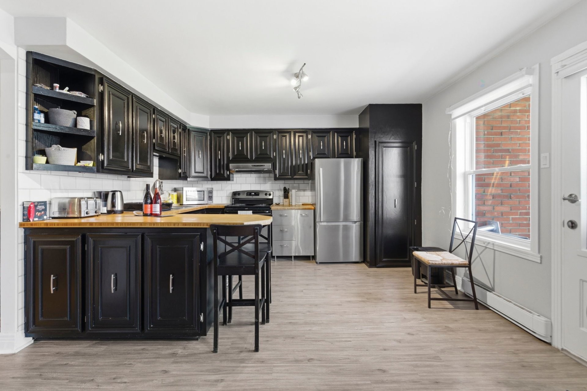 









6675


Av. De Montmagny

,
Montréal (Le Sud-Ouest),




QC
H4E2V7

