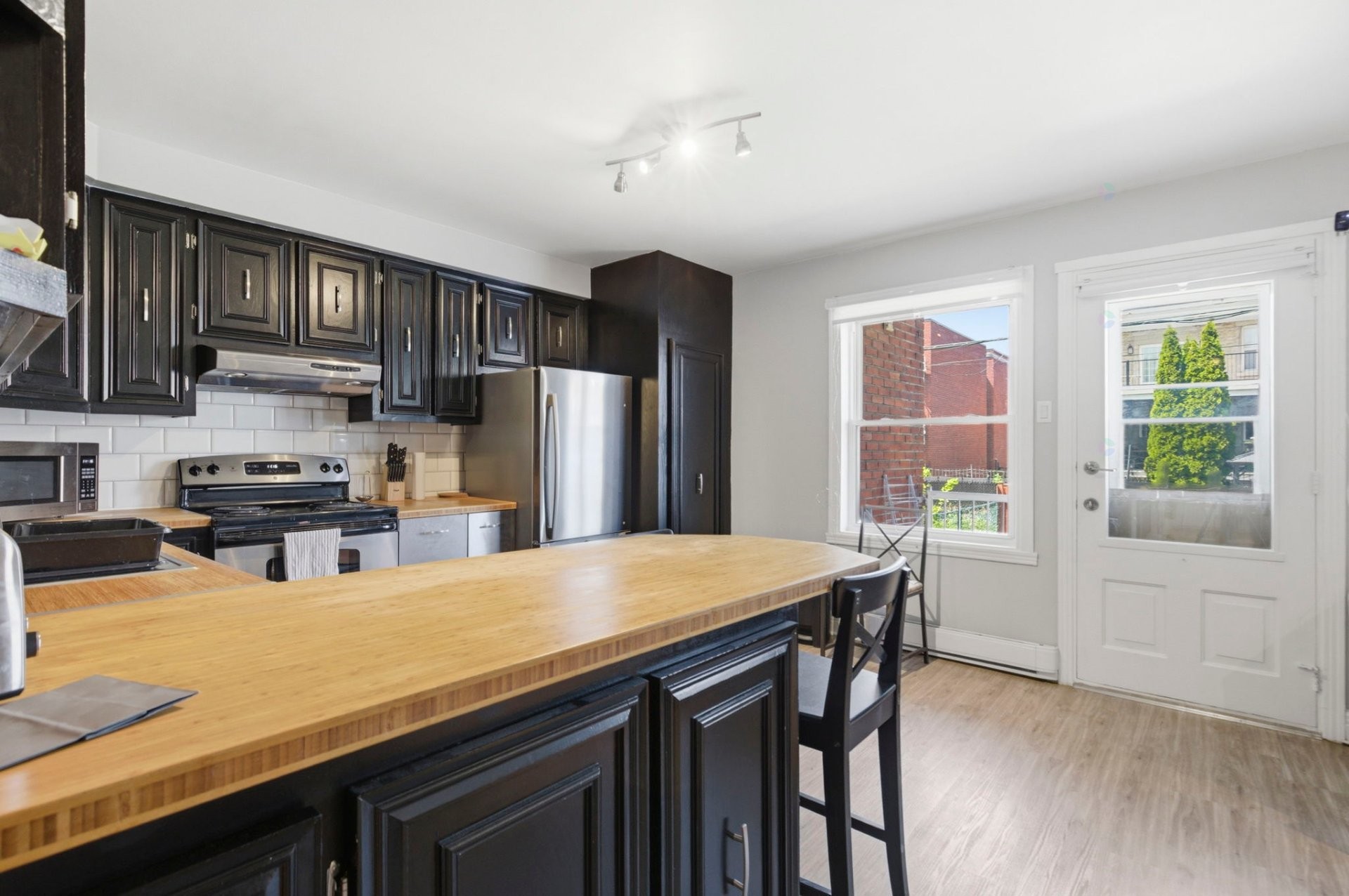 









6675


Av. De Montmagny

,
Montréal (Le Sud-Ouest),




QC
H4E2V7

