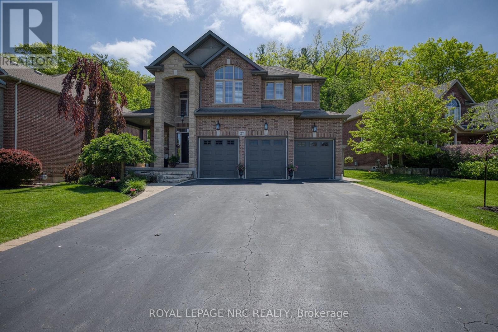












27 BELL AVENUE

,
Grimsby (Grimsby East),




Ontario
L3M1B2

