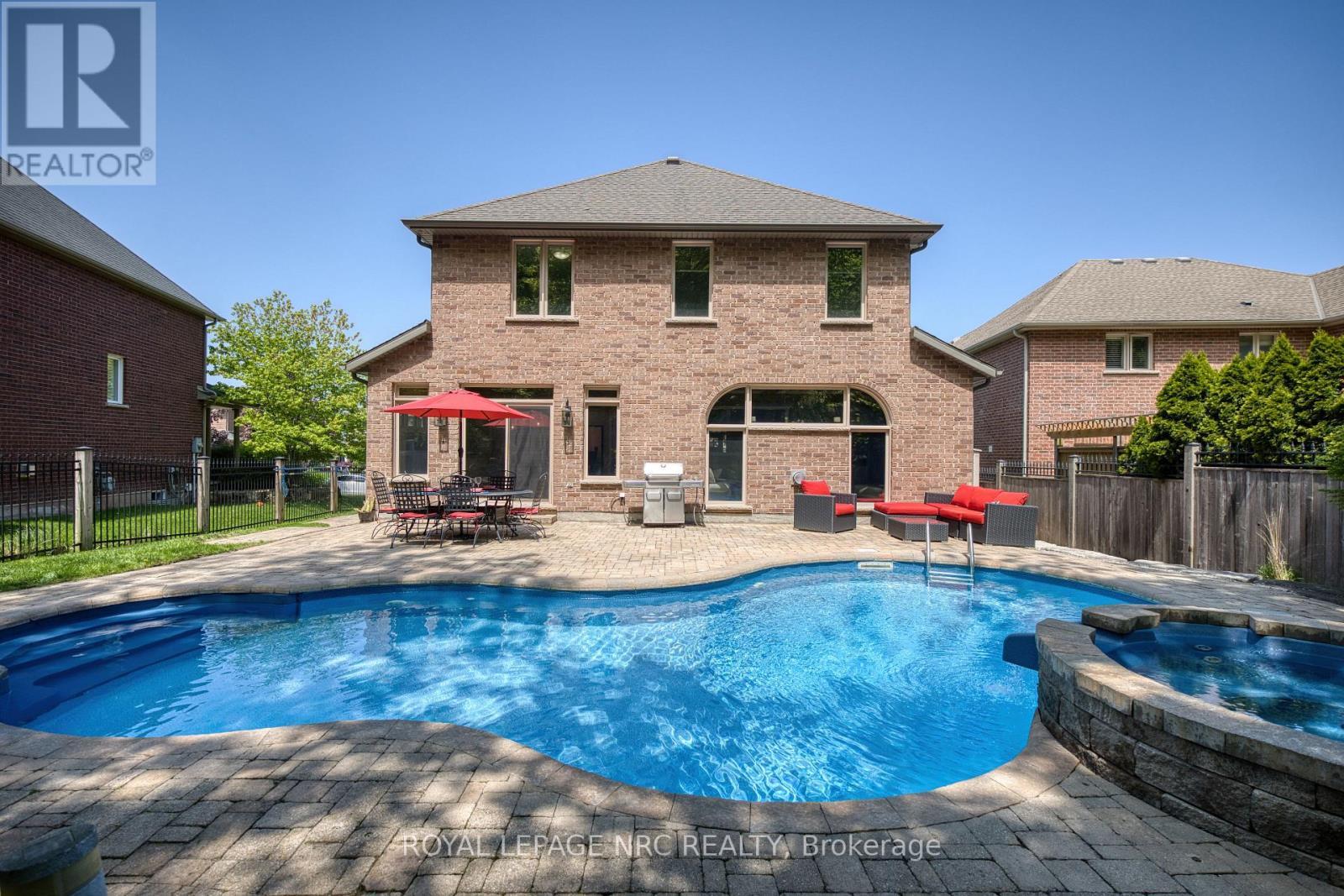 












27 BELL AVENUE

,
Grimsby (Grimsby East),




Ontario
L3M1B2


