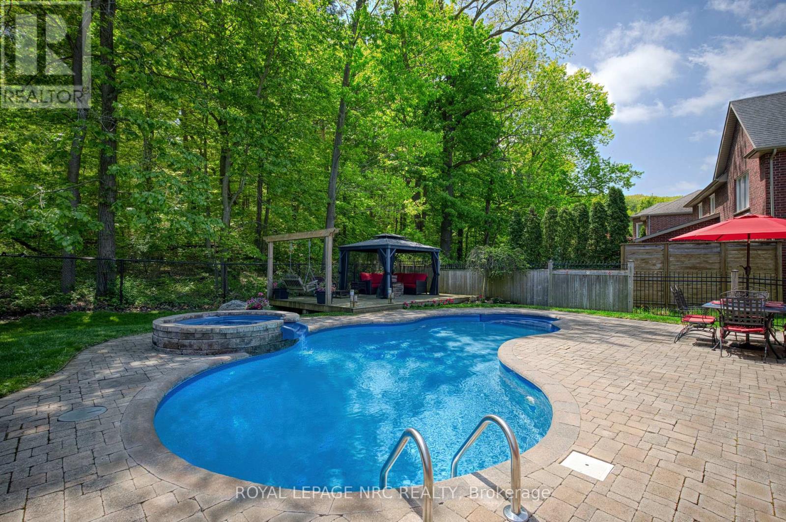 












27 BELL AVENUE

,
Grimsby (Grimsby East),




Ontario
L3M1B2

