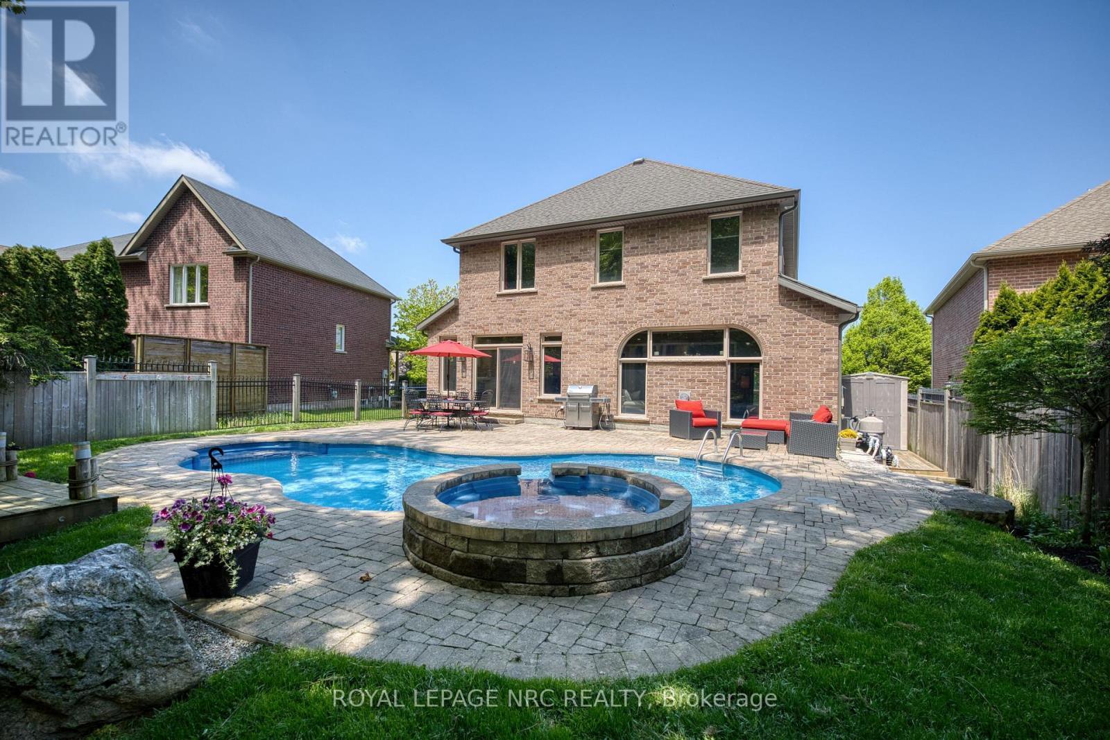 












27 BELL AVENUE

,
Grimsby (Grimsby East),




Ontario
L3M1B2

