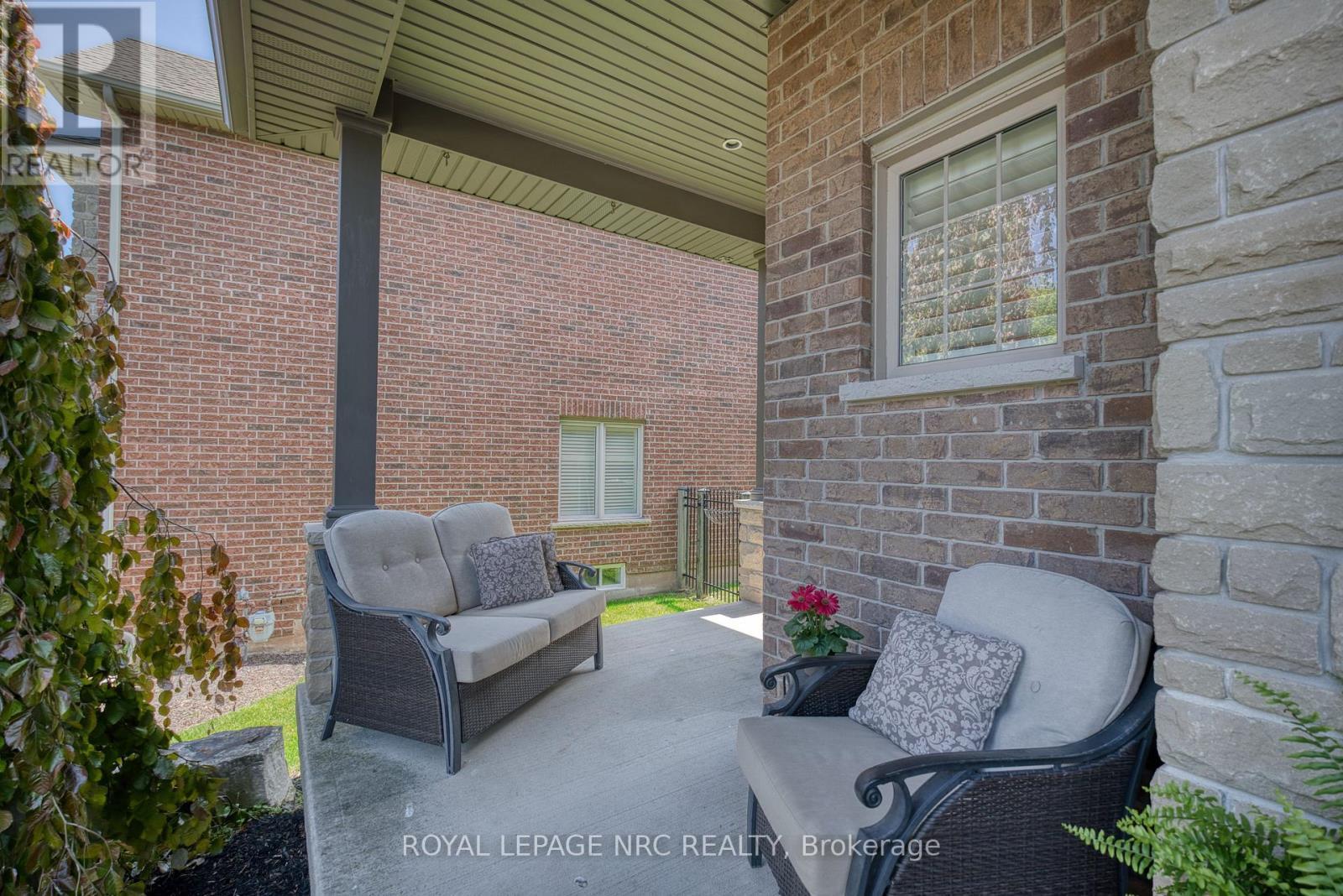 












27 BELL AVENUE

,
Grimsby (Grimsby East),




Ontario
L3M1B2

