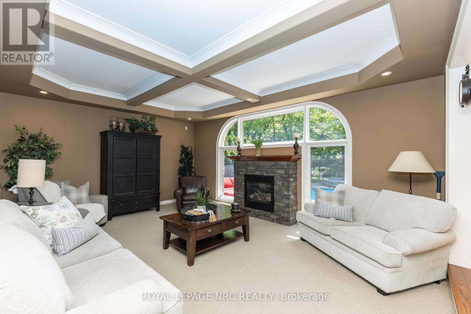 












27 BELL AVENUE

,
Grimsby (Grimsby East),




Ontario
L3M1B2

