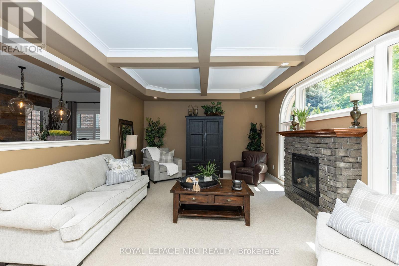 












27 BELL AVENUE

,
Grimsby (Grimsby East),




Ontario
L3M1B2

