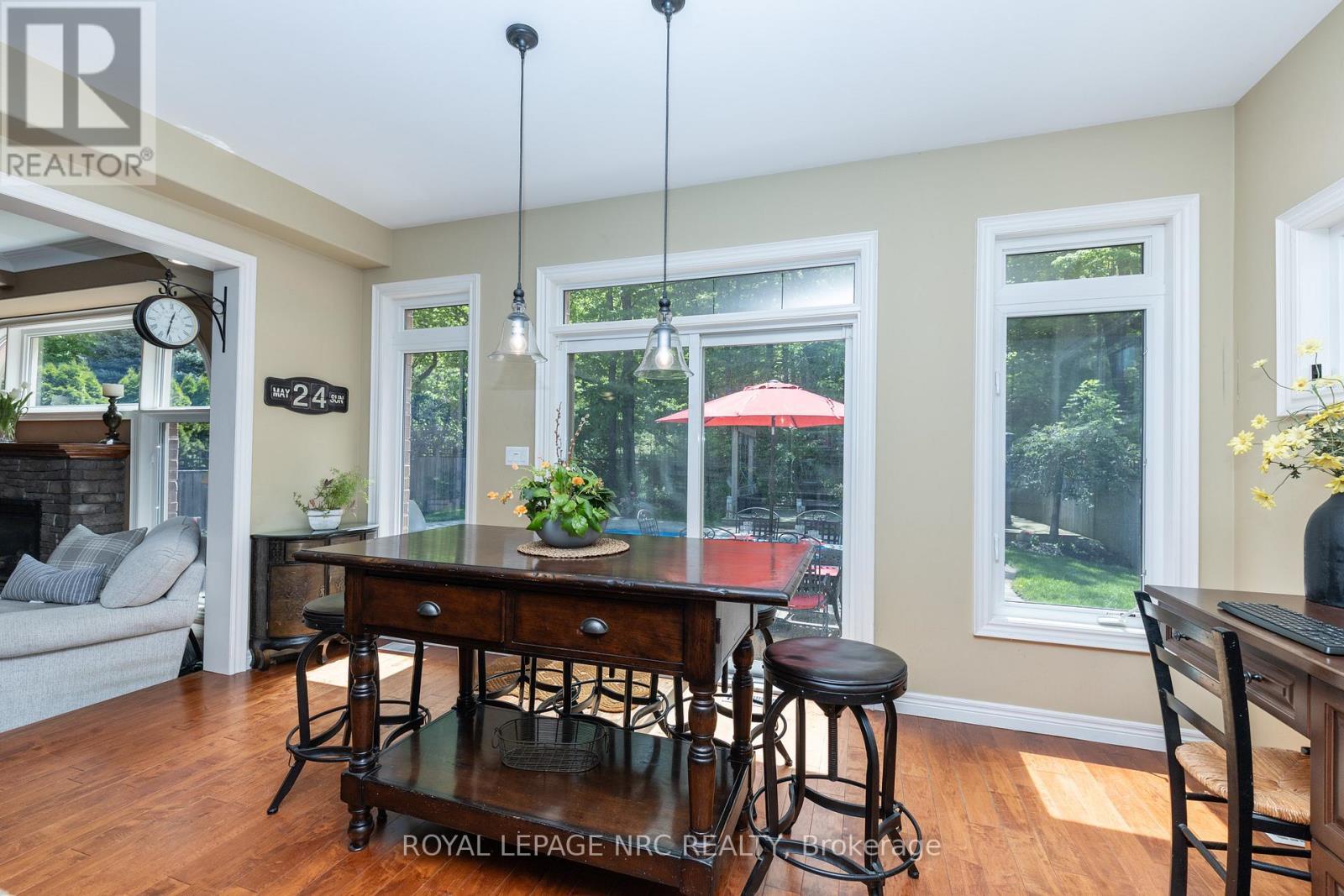 












27 BELL AVENUE

,
Grimsby (Grimsby East),




Ontario
L3M1B2

