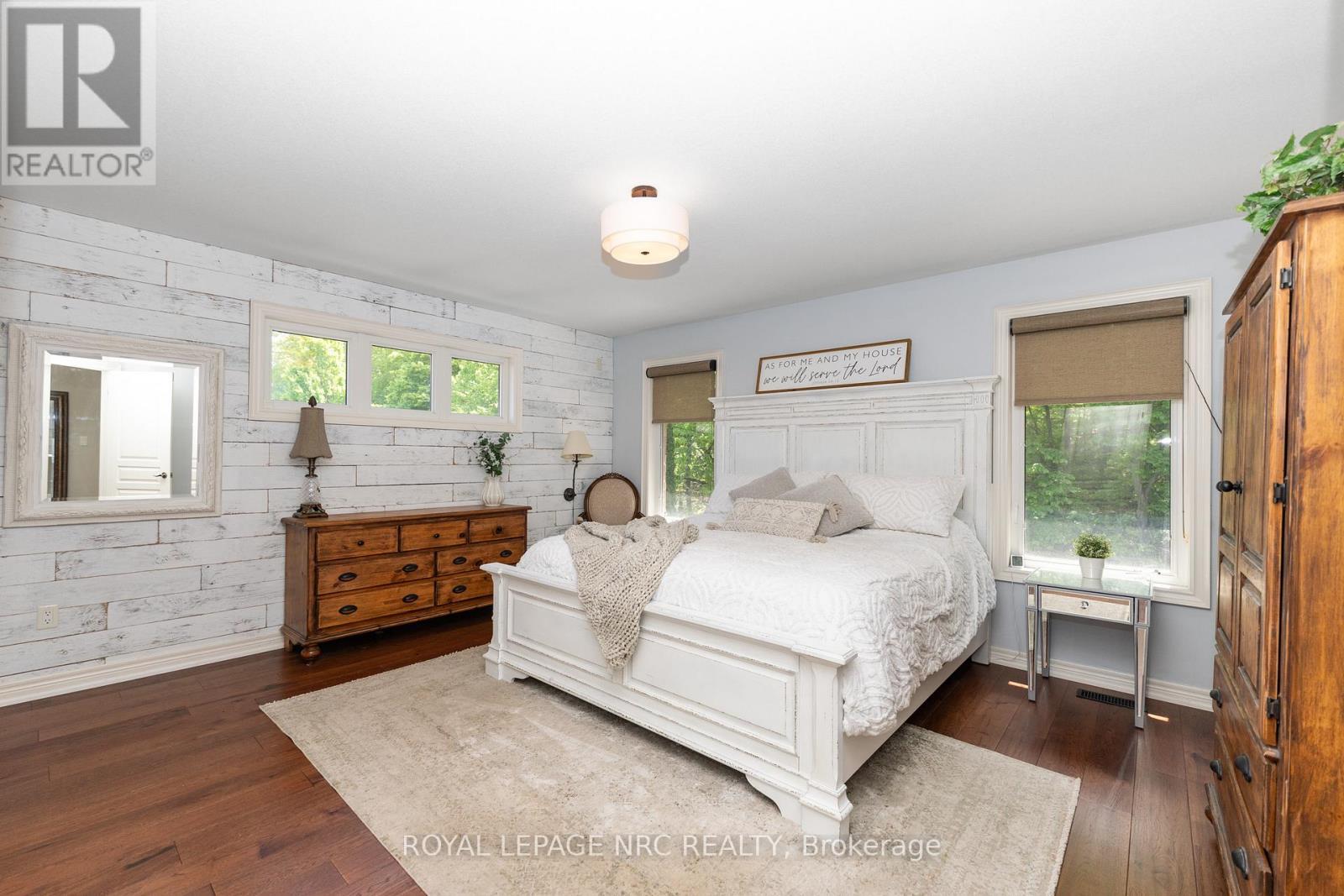












27 BELL AVENUE

,
Grimsby (Grimsby East),




Ontario
L3M1B2

